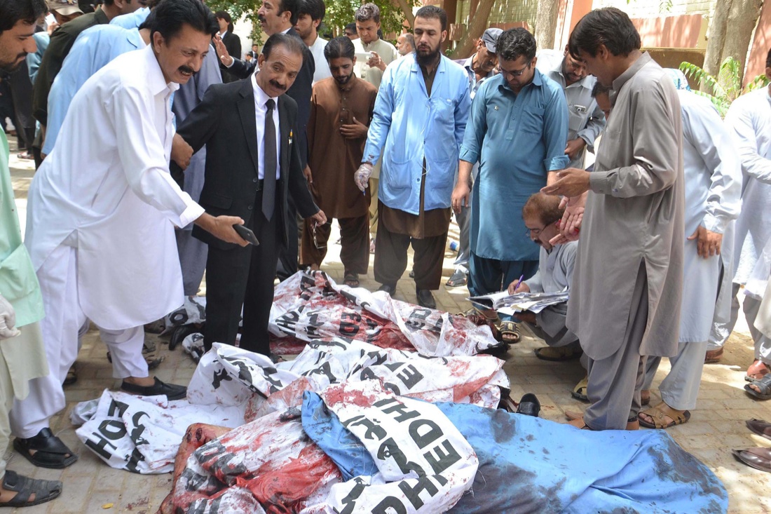 Pakistan: c’è l’Isis dietro la strage degli avvocati – Foto e video