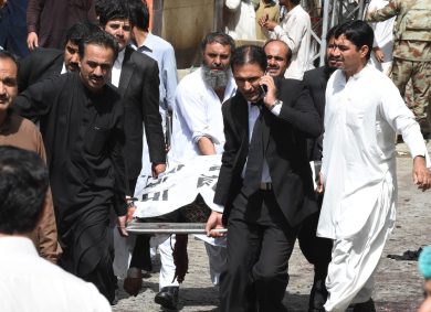 Pakistan: c’è l’Isis dietro la strage degli avvocati – Foto e video