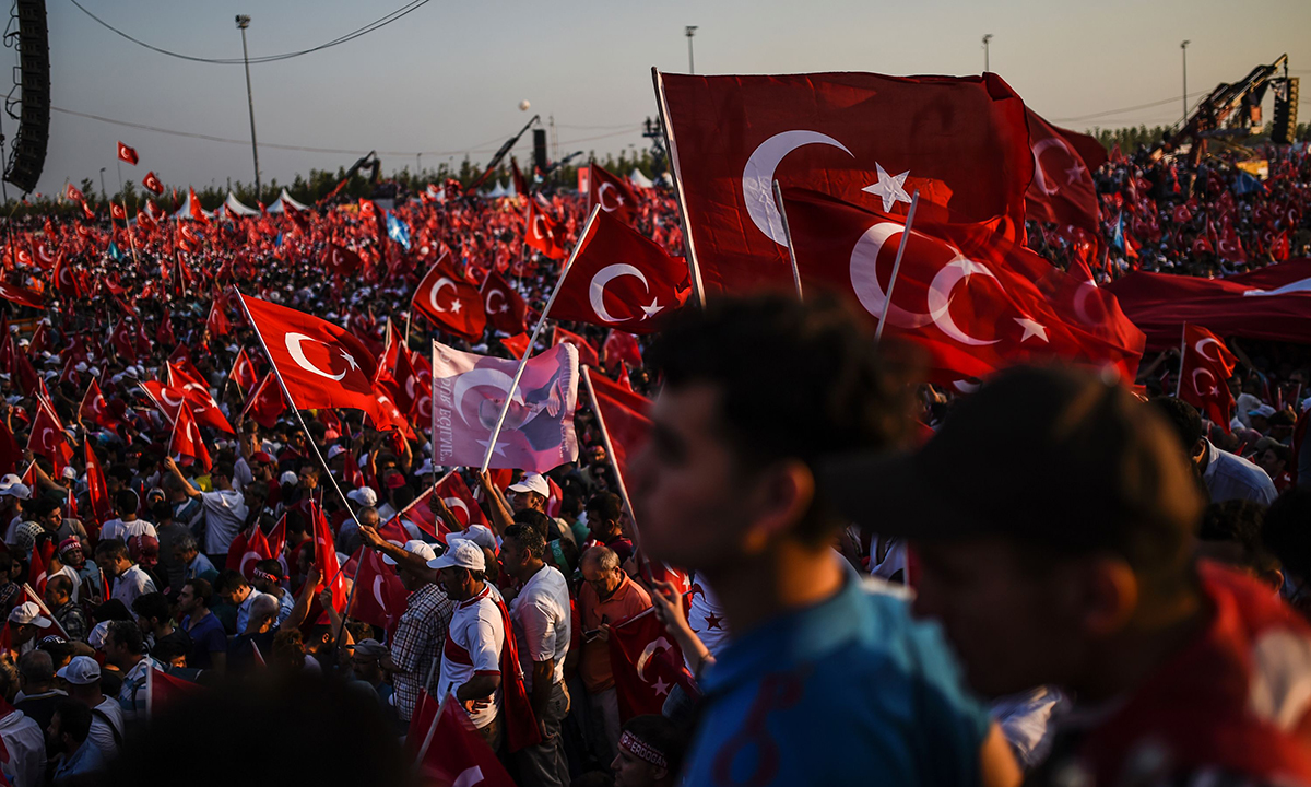 Galleria foto 'Turchia, un milione di persone in piazza con Erdogan – Foto' - foto 4