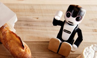 Robohon, l’incrocio tra un robot e uno smartphone
