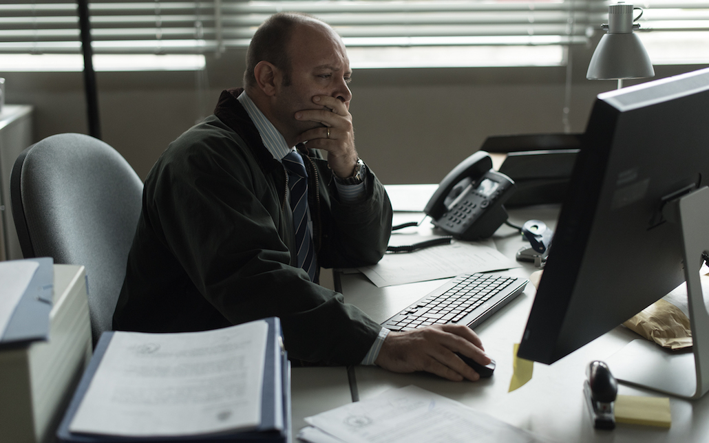 Il sospetto 2: indagini sempre più a rischio, chi è davvero Victor?