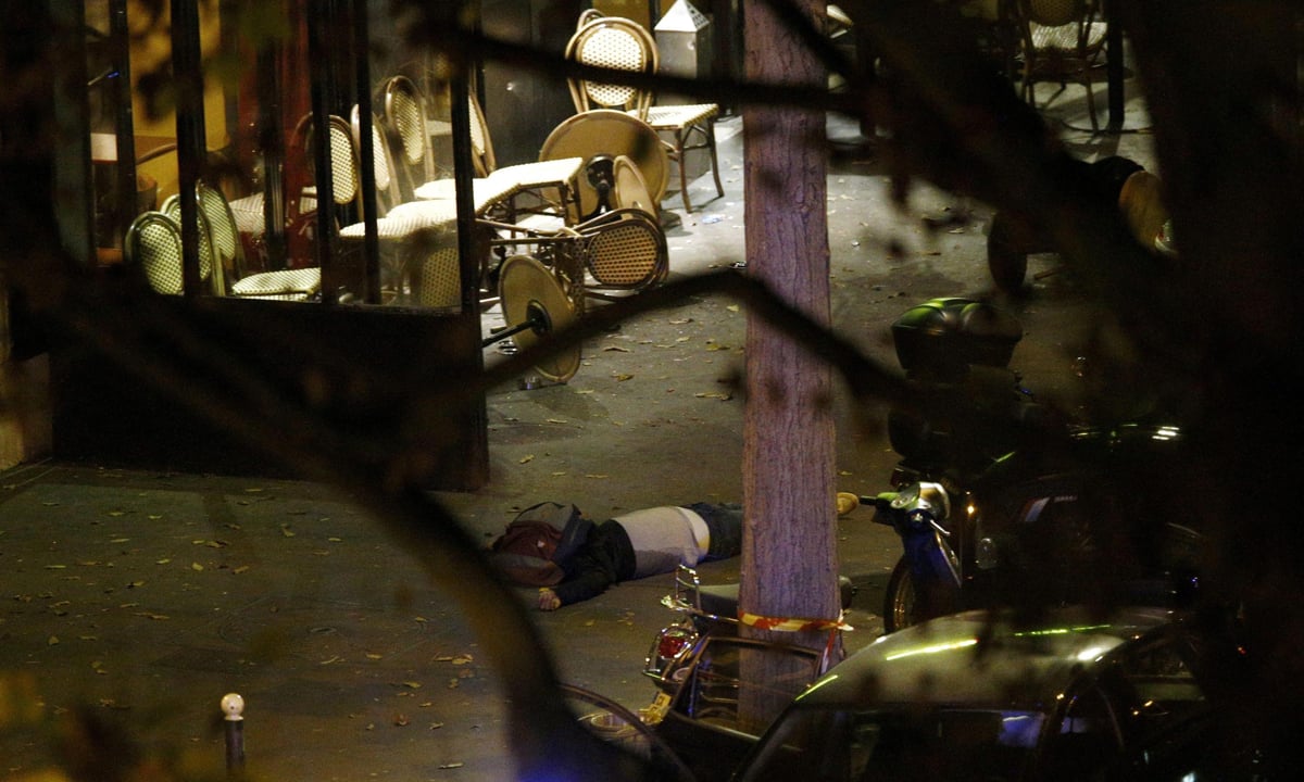 Isis, così si addestrano i terroristi che colpiscono in Europa Isis, così si addestrano i terroristi che colpiscono in Europa