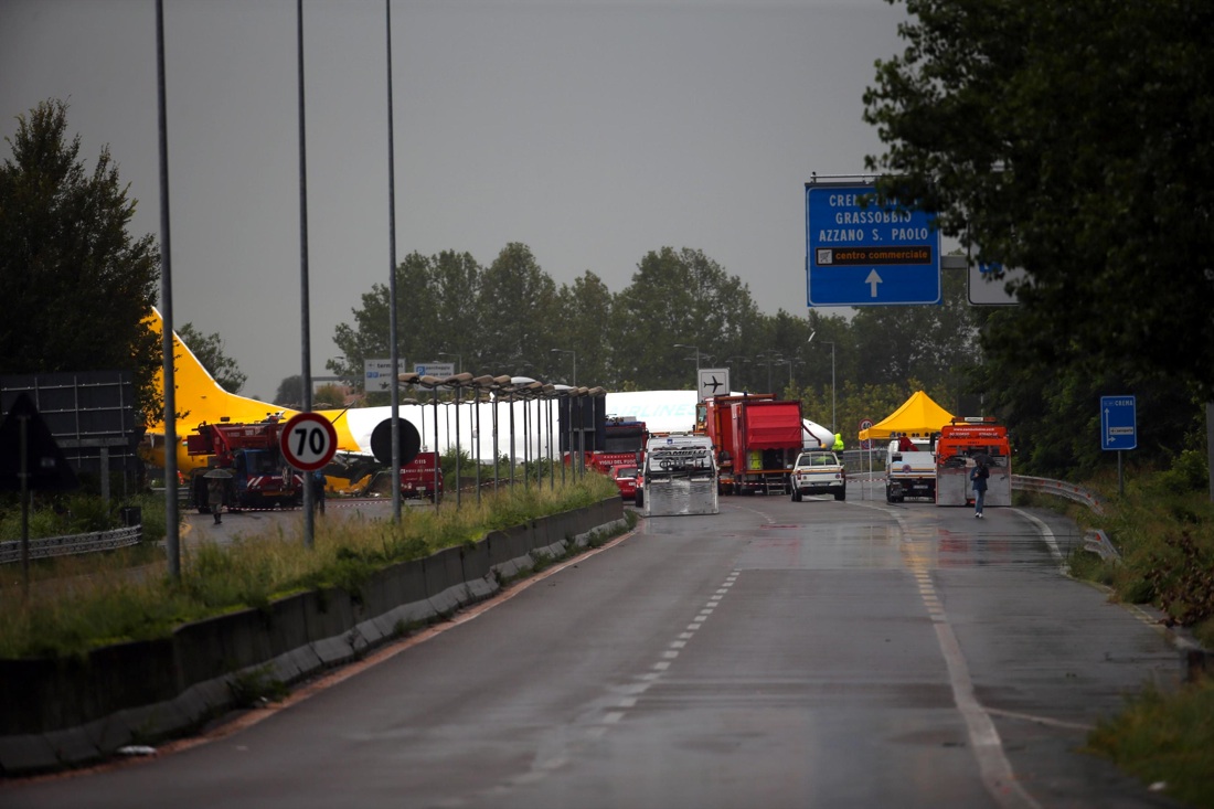 Galleria foto 'Aereo cargo fuoripista a Orio al Serio: foto e video' - foto 2