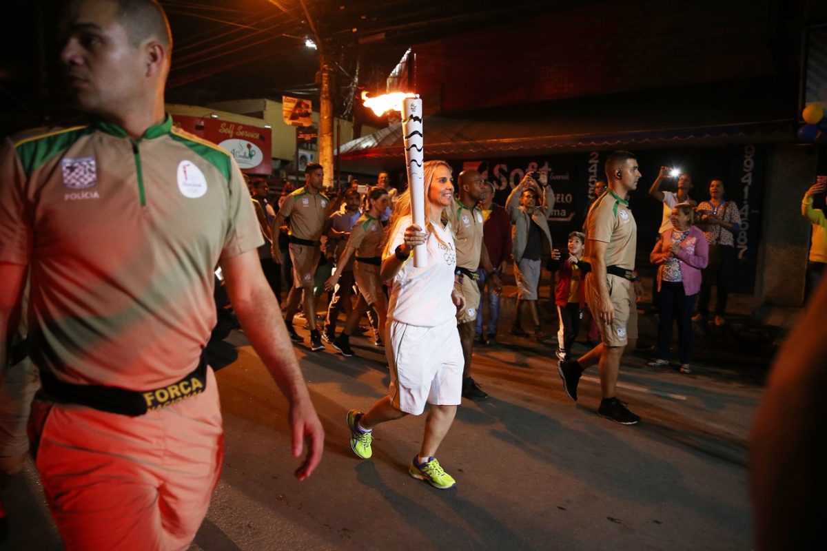 Galleria foto 'Rio 2016: la torcia sfila in città prima della Cerimonia d’apertura – foto' - foto 5
