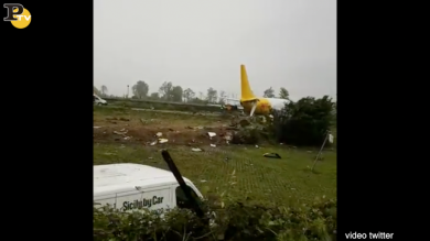 Orio al Serio: aereo cargo finisce in Tangenziale | video