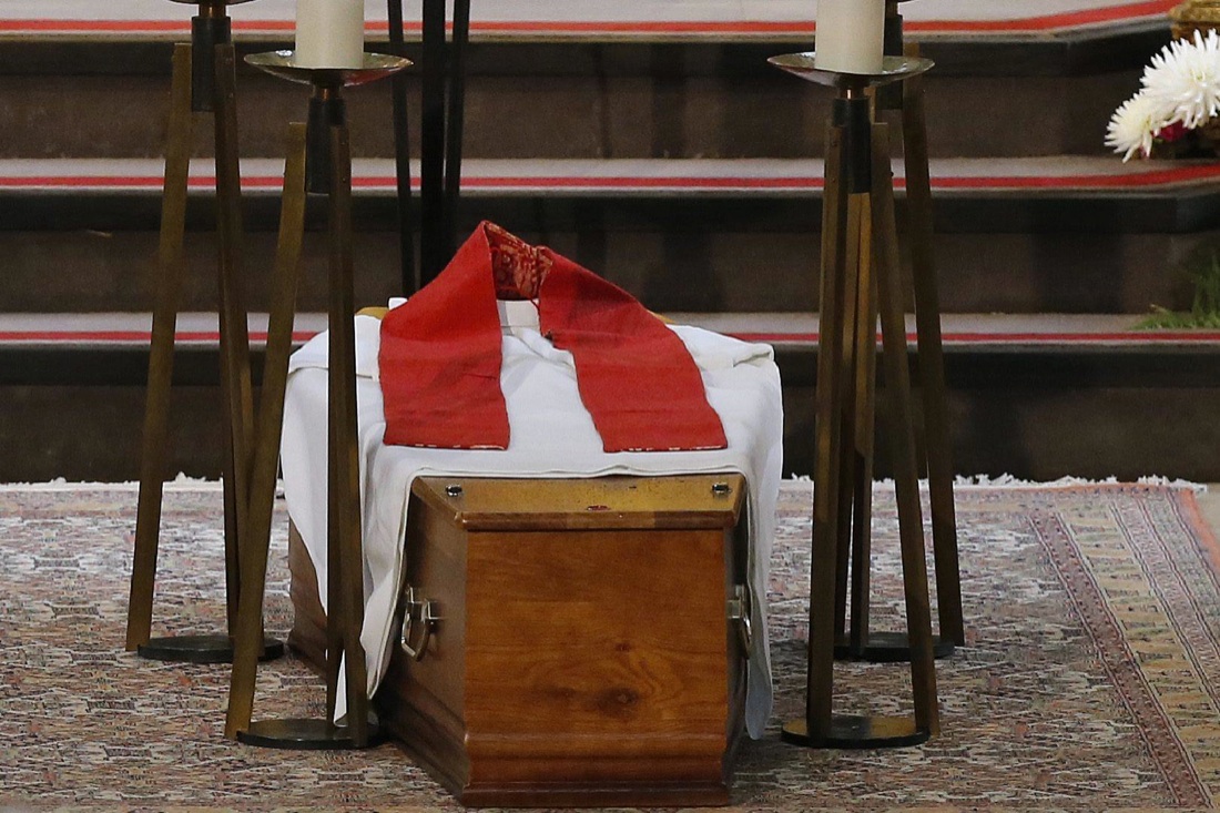 Francia: Rouen saluta padre Jacques, le foto dei funerali Francia: Rouen saluta padre Jacques, le foto dei funerali