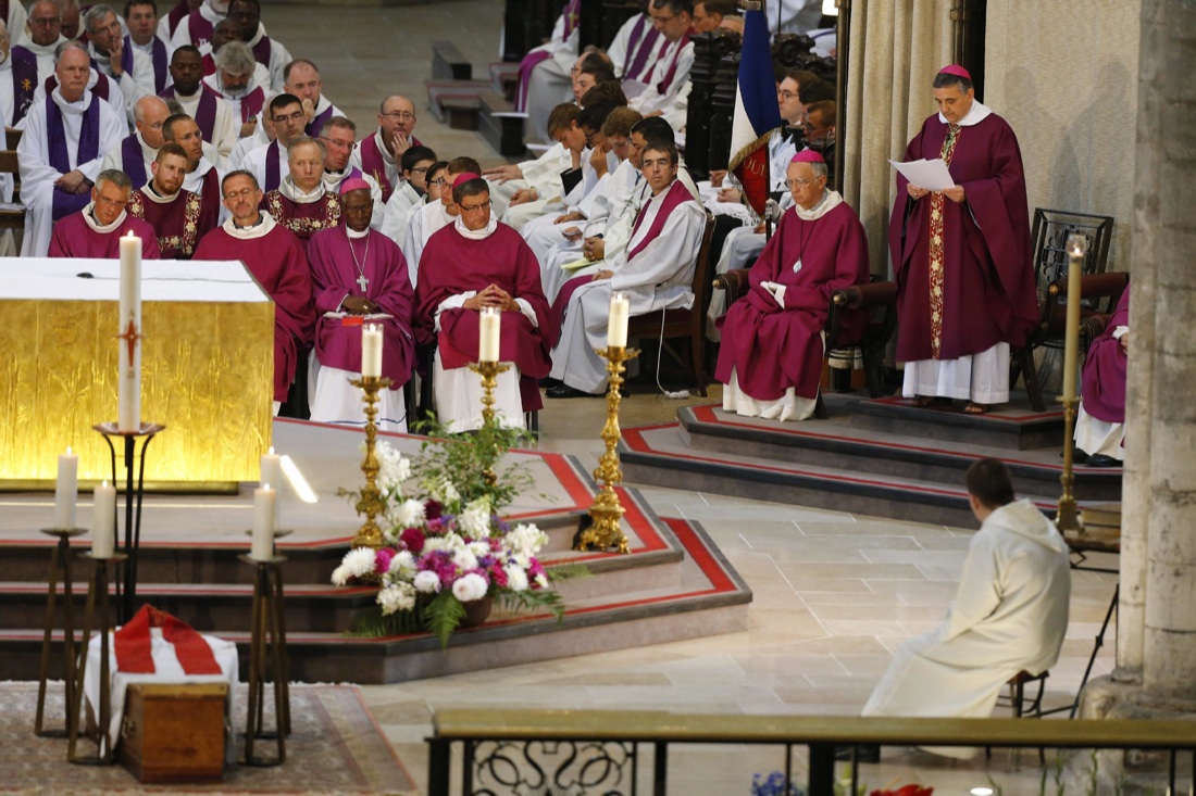 Francia: Rouen saluta padre Jacques, le foto dei funerali Francia: Rouen saluta padre Jacques, le foto dei funerali