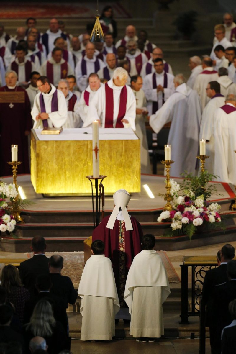 Francia: Rouen saluta padre Jacques, le foto dei funerali Francia: Rouen saluta padre Jacques, le foto dei funerali