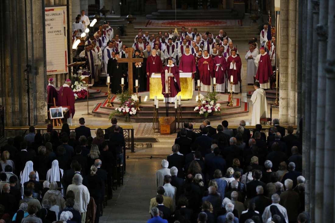 Francia: Rouen saluta padre Jacques, le foto dei funerali Francia: Rouen saluta padre Jacques, le foto dei funerali