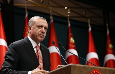 Erdogan attacca l’Occidente: “State con i terroristi”