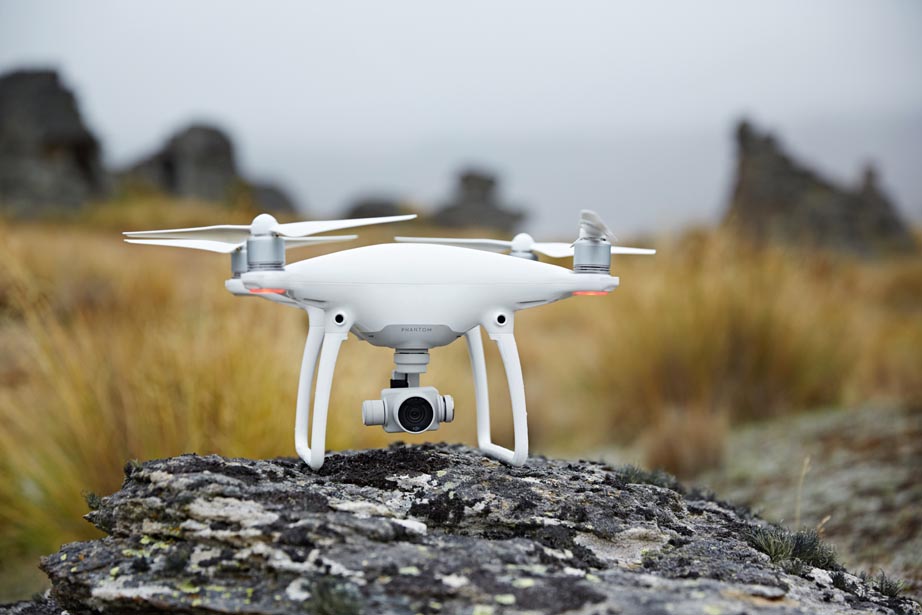 Phantom 4: la recensione del nuovo drone “fotografo” di DJI Phantom 4: la recensione del nuovo drone “fotografo” di DJI
