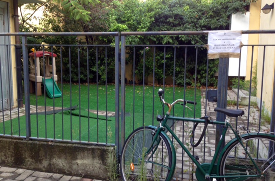 Milano, violenze all’asilo nido: bimbo di 2 anni morso al viso
