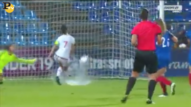 L’incredibile gol sbagliato nel calcio femminile | video