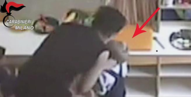 Violenze (botte e morsi) all’asilo BabyWorld, Milano |video