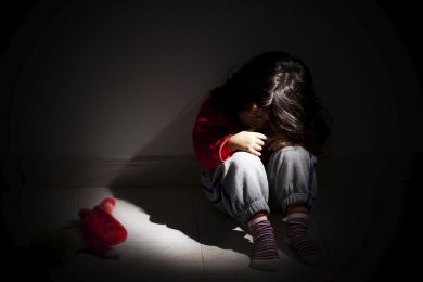 Bambini maltrattati all’asilo, una lunga, vergognosa scia di violenza