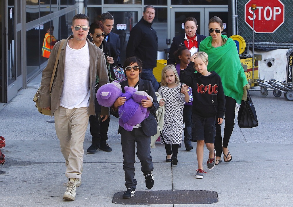 Angelina Jolie disposta a tutto per rovinare Brad Pitt Angelina Jolie disposta a tutto per rovinare Brad Pitt