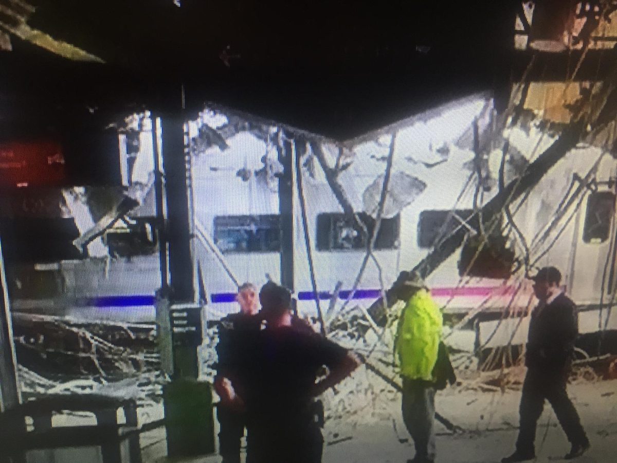New Jersey, le foto del disastro ferroviario a Hoboken New Jersey, le foto del disastro ferroviario a Hoboken