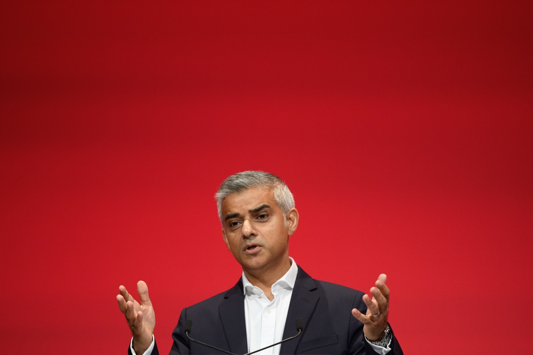 Londra e i visti speciali per gli stranieri: Khan sfida la Brexit
