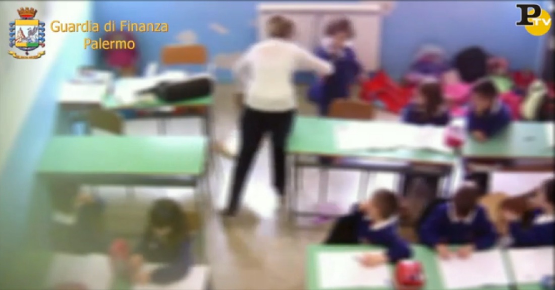 Violenze sui bambini, tre maestre arrestate – Foto e video