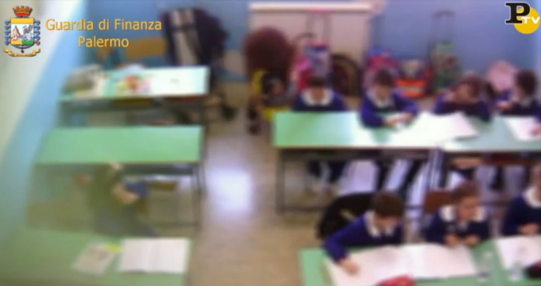 Violenze sui bambini, tre maestre arrestate – Foto e video