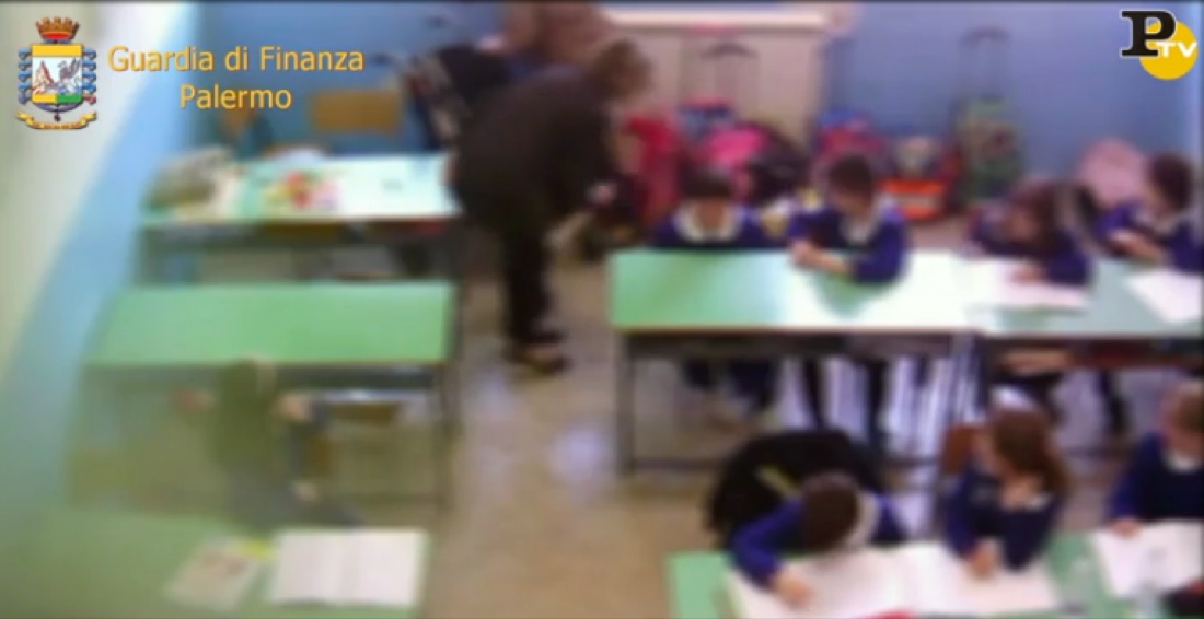 Violenze sui bambini, tre maestre arrestate – Foto e video