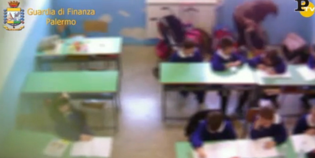 Violenze sui bambini, tre maestre arrestate – Foto e video