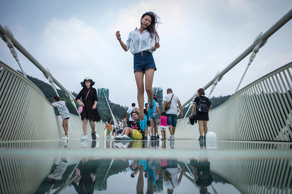 Troppi turisti, chiude il ponte dei record in Cina Troppi turisti, chiude il ponte dei record in Cina