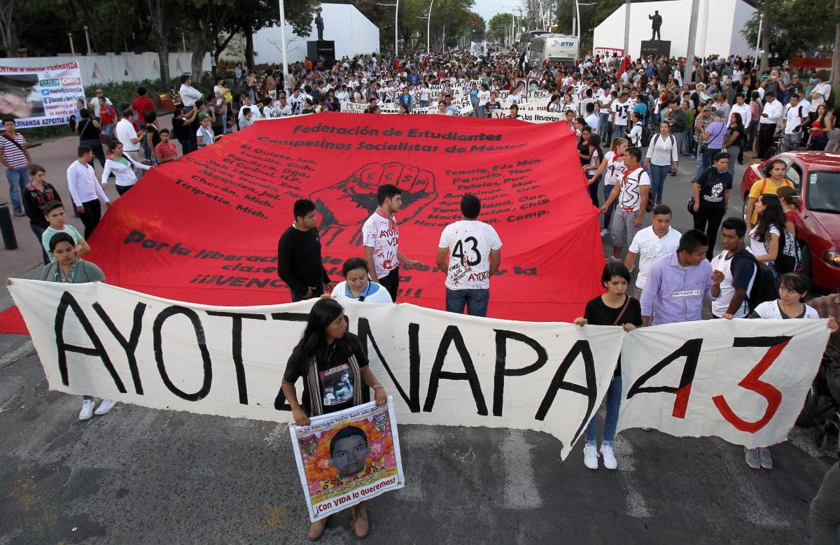Galleria foto 'Messico: il secondo anniversario della scomparsa dei 43 studenti di Ayotzinapa' - foto 3