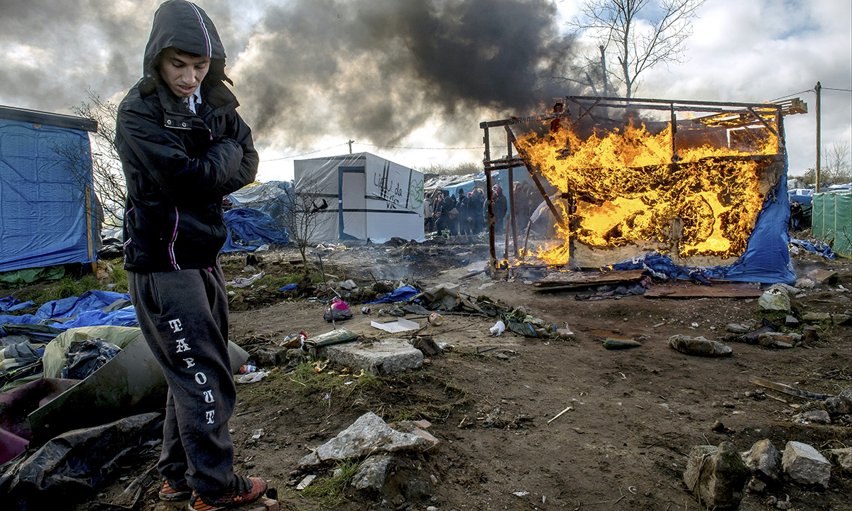 Calais: Hollande alza la voce contro Theresa May Calais: Hollande alza la voce contro Theresa May