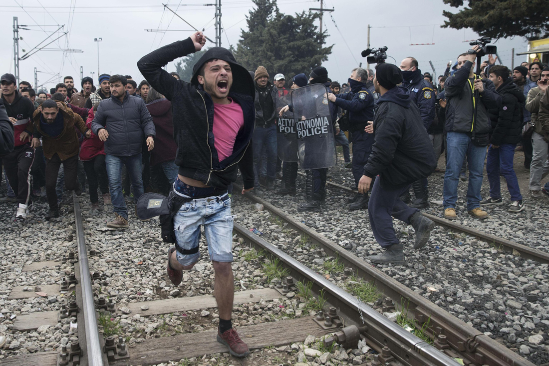 Calais: Hollande alza la voce contro Theresa May Calais: Hollande alza la voce contro Theresa May