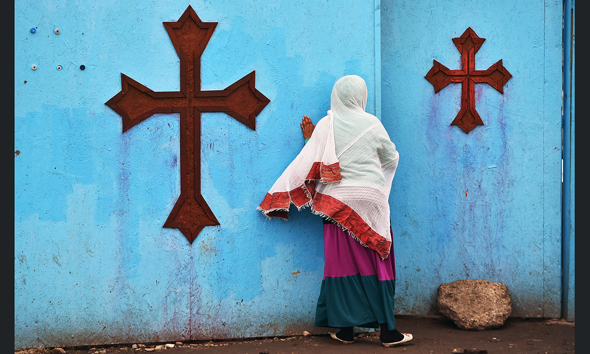 Calais: Hollande alza la voce contro Theresa May Calais: Hollande alza la voce contro Theresa May