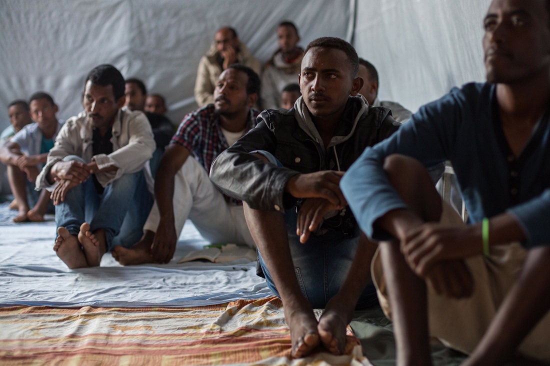 Calais: Hollande alza la voce contro Theresa May Calais: Hollande alza la voce contro Theresa May