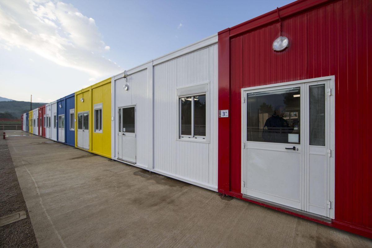 Galleria foto 'Terremoto, un mese dopo la distruzione, si smantellano le tendopoli' - foto 22