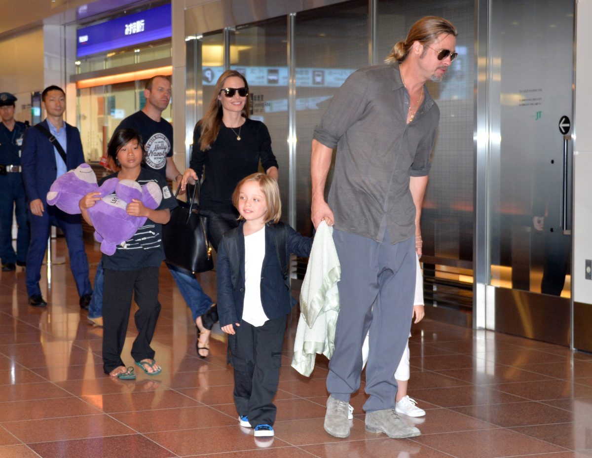 Tmz: “Brad pitt insultava e picchiava i figli” Tmz: “Brad pitt insultava e picchiava i figli”