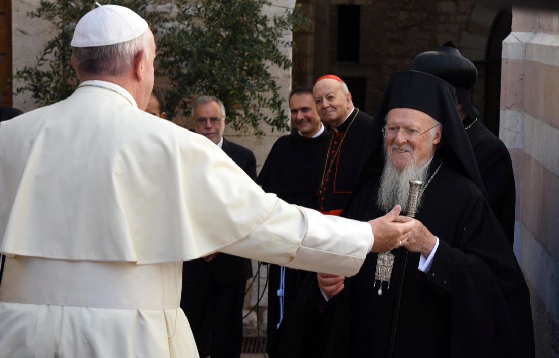 Il Papa ad Assisi: “Non esiste un Dio della guerra” – Foto Il Papa ad Assisi: “Non esiste un Dio della guerra” – Foto