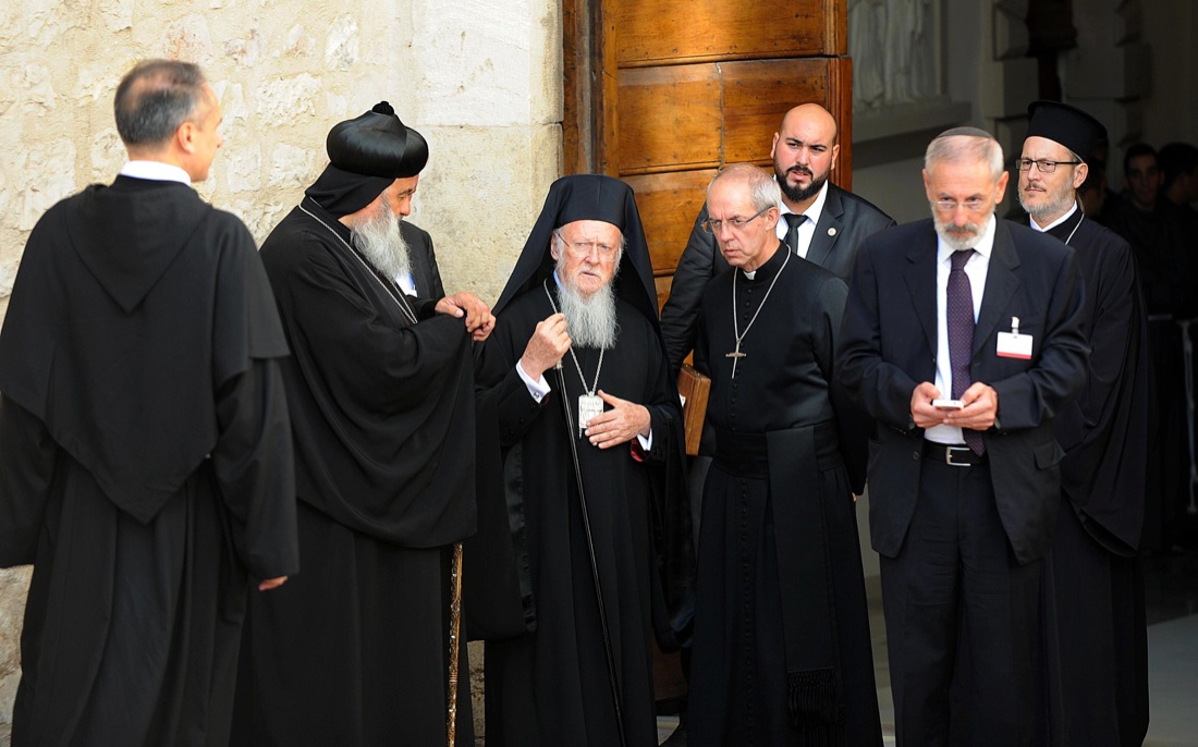 Il Papa ad Assisi: “Non esiste un Dio della guerra” – Foto Il Papa ad Assisi: “Non esiste un Dio della guerra” – Foto