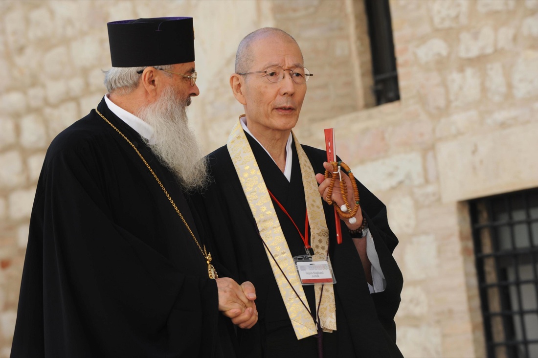 Il Papa ad Assisi: “Non esiste un Dio della guerra” – Foto Il Papa ad Assisi: “Non esiste un Dio della guerra” – Foto
