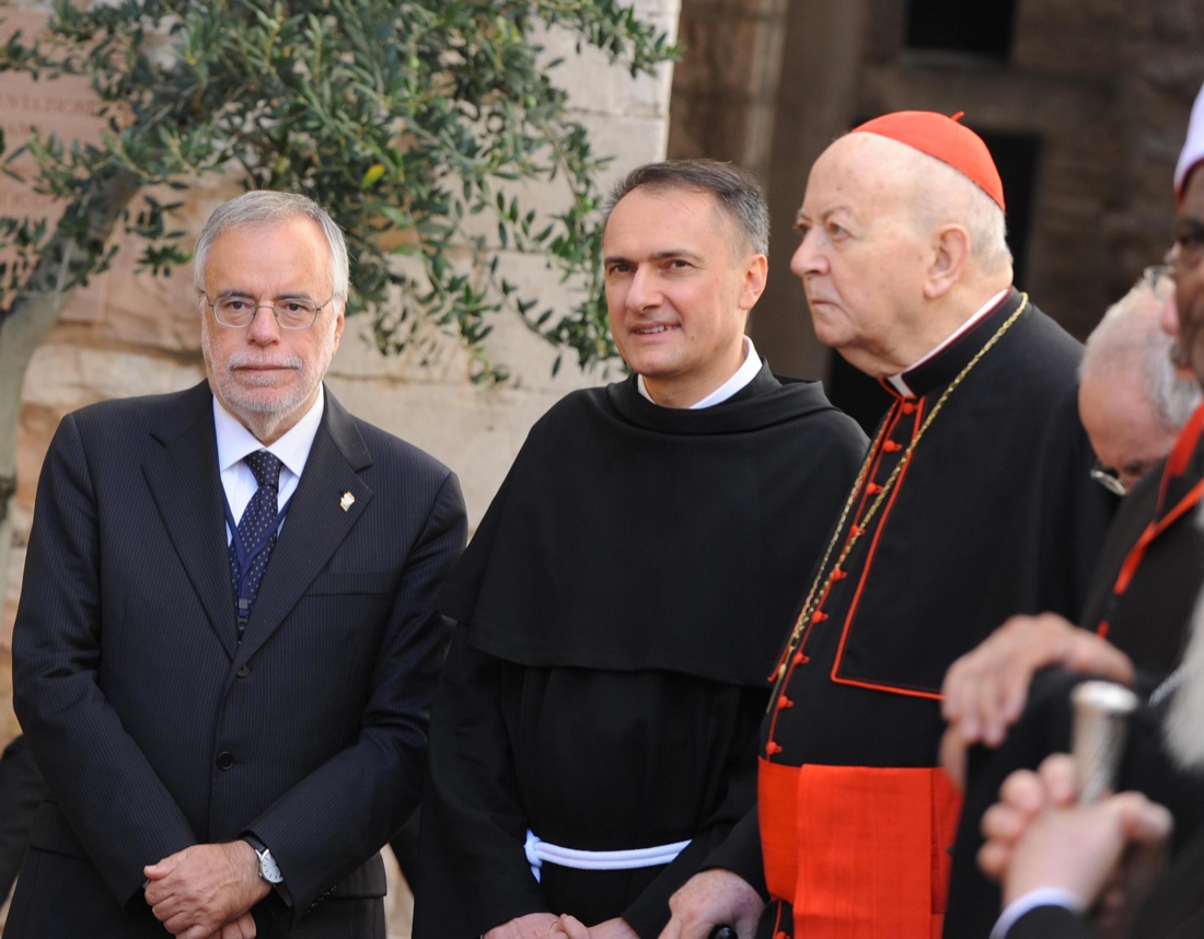 Il Papa ad Assisi: “Non esiste un Dio della guerra” – Foto Il Papa ad Assisi: “Non esiste un Dio della guerra” – Foto