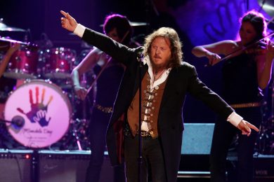 Zucchero trionfa all’Arena di Verona: la scaletta e i video del concerto