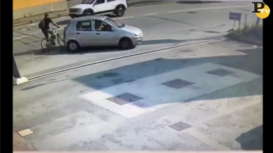 Monza: Pirata della strada investe ciclista | video