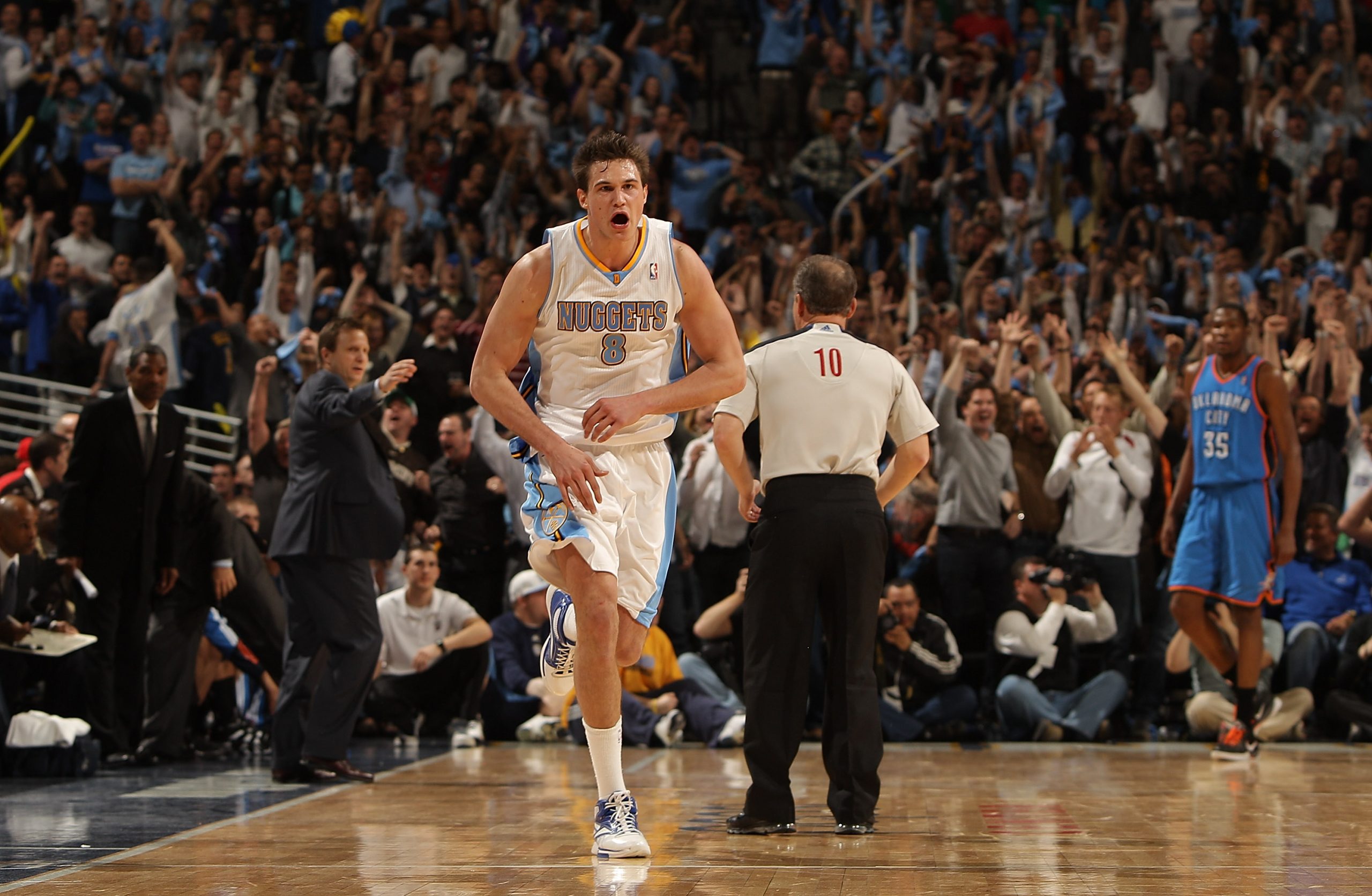 Nba 2K17: il nuovo trailer con… Danilo Gallinari – video