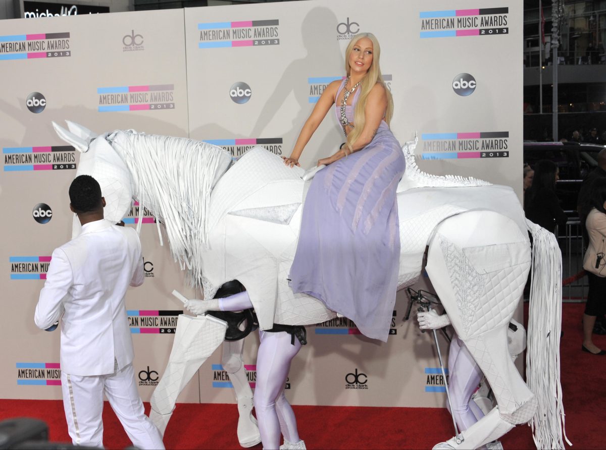 Lady Gaga: “Via la maschera, sono cresciuta” Lady Gaga: “Via la maschera, sono cresciuta”