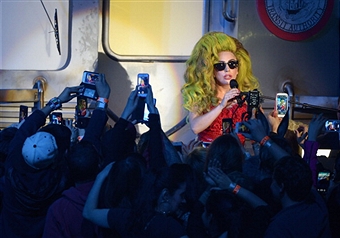 Lady Gaga: “Via la maschera, sono cresciuta” Lady Gaga: “Via la maschera, sono cresciuta”