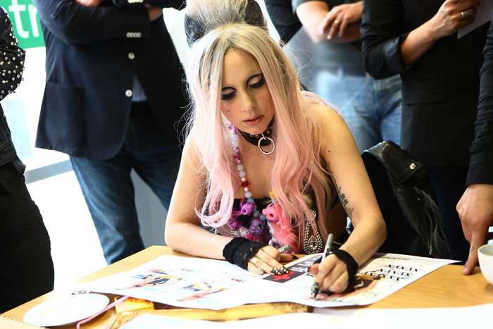 Lady Gaga: “Via la maschera, sono cresciuta” Lady Gaga: “Via la maschera, sono cresciuta”