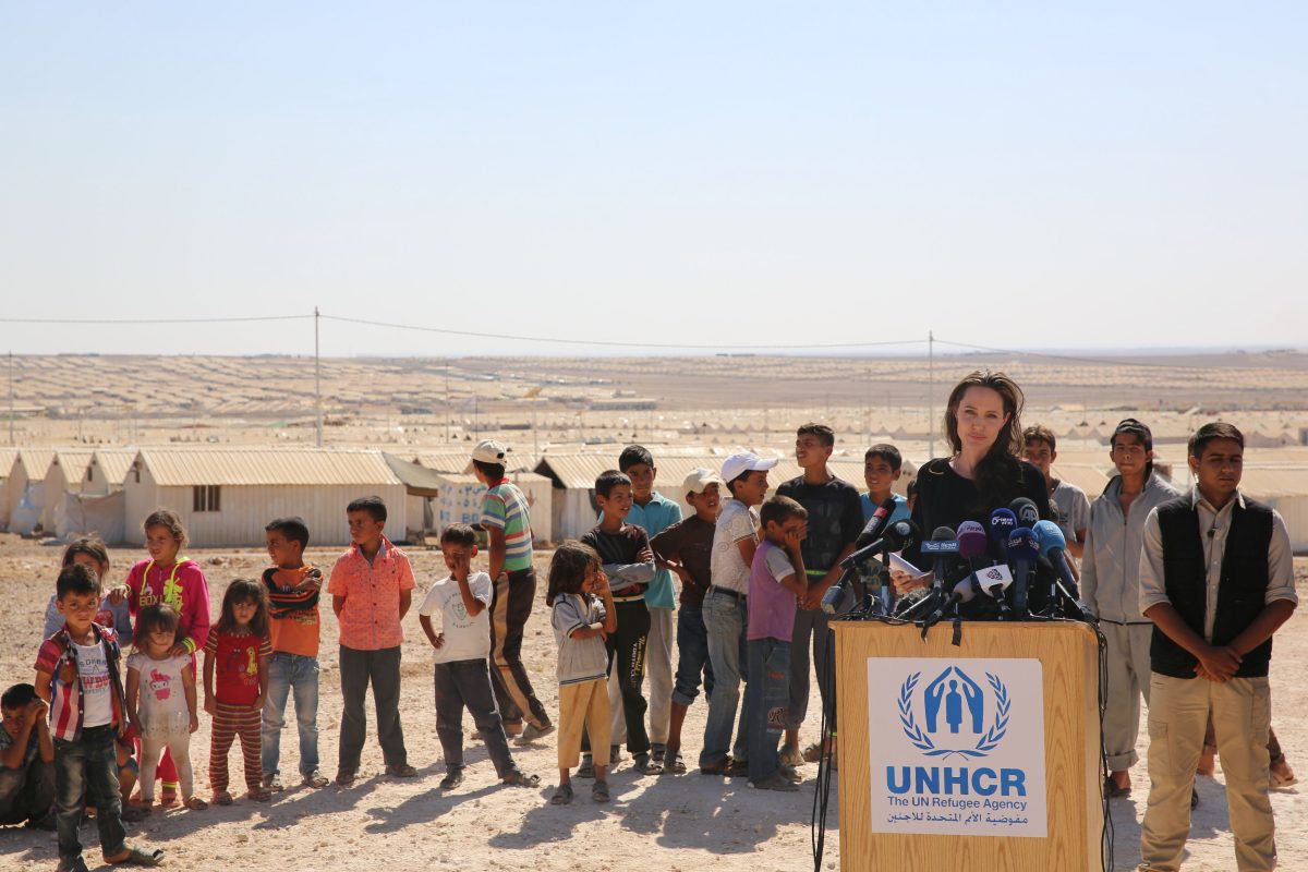 Galleria foto 'Angelina Jolie tra i rifugiati siriani' - foto 5