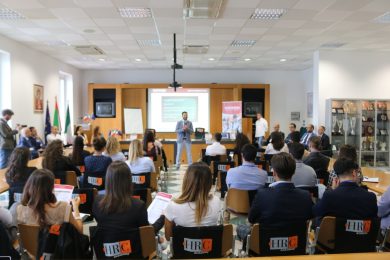 Quanto tempo ci vuole per esaminare un curriculum?