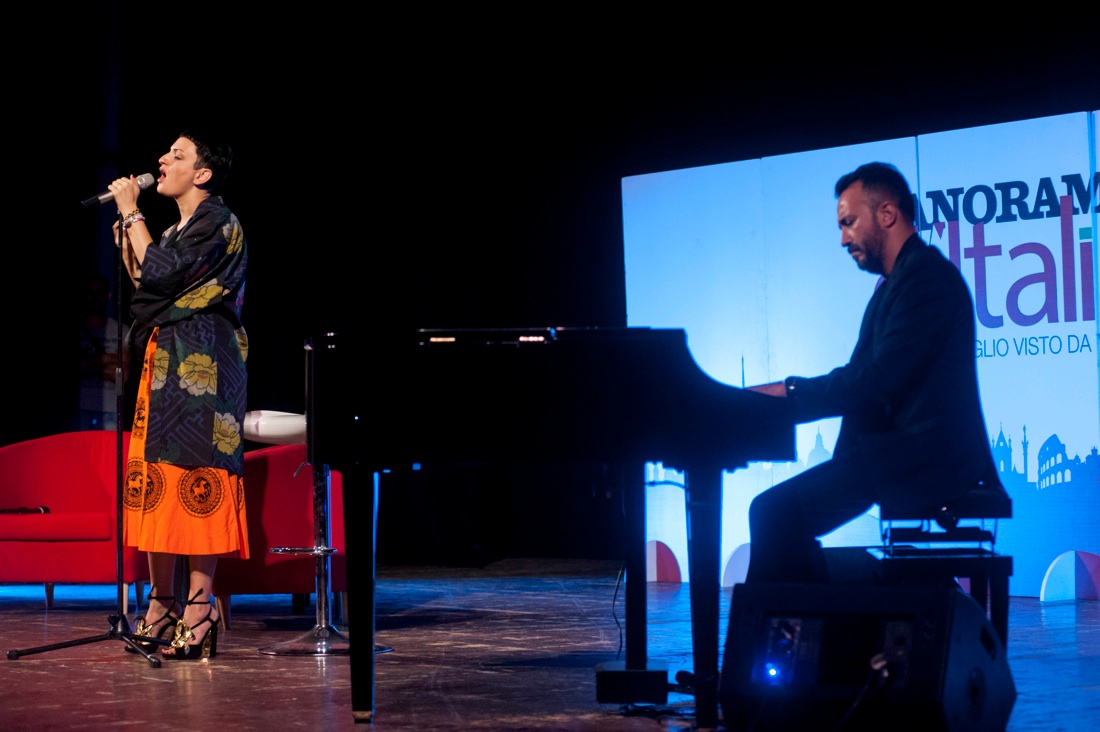 Arisa, da Salerno voce e sentimento – FOTO e VIDEO