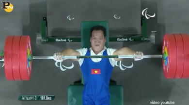 Paralimpiadi: il record nel sollevamento pesi | video