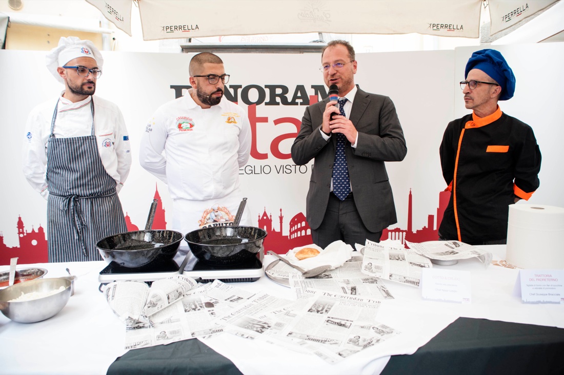 Salerno, la pizza (fritta) è servita – FOTO e VIDEO Salerno, la pizza (fritta) è servita – FOTO e VIDEO