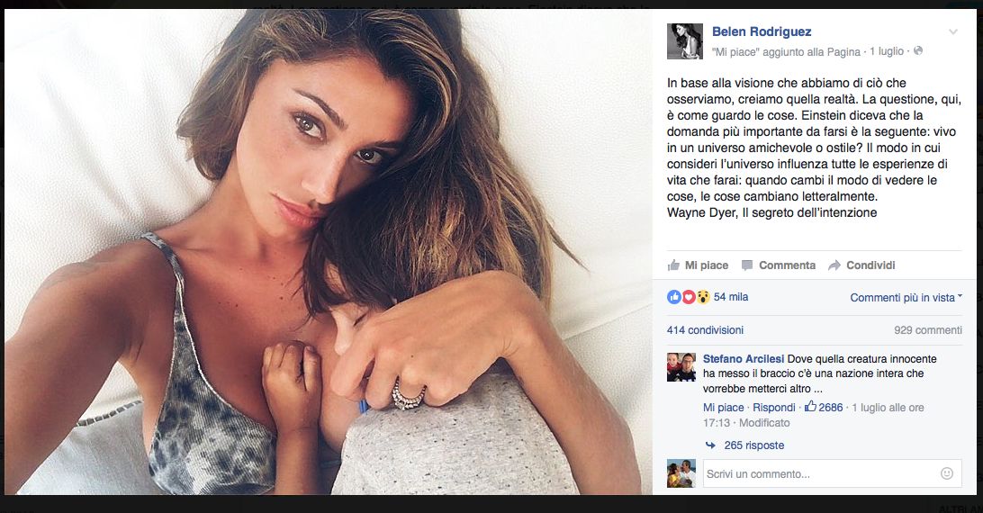 Belén Rodriguez e Andrea Iannone, fuga romantica in Grecia Belén Rodriguez e Andrea Iannone, fuga romantica in Grecia